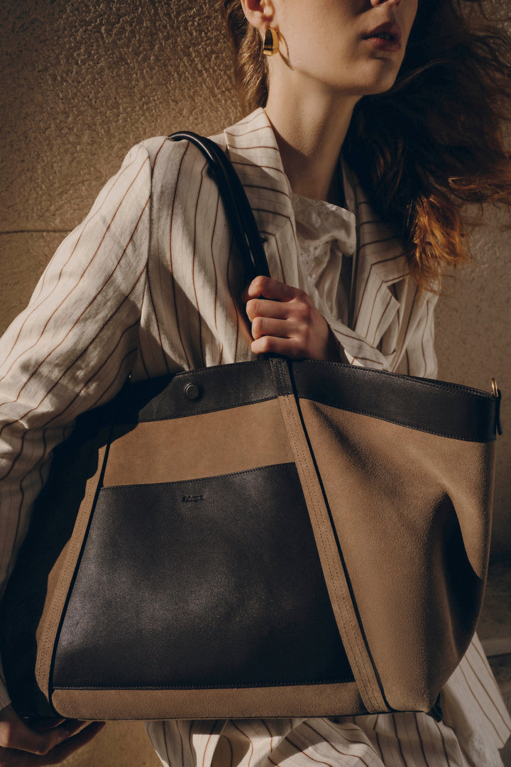 Black everyday tote bag, a spacious and stylish shoulder bag for women's daily needs.