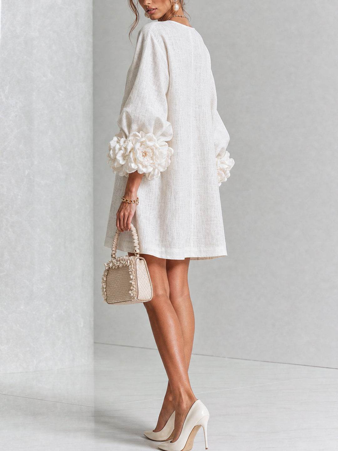 Effortless women's puff sleeve mini dress, comfortable relaxed fit, ideal for summer.