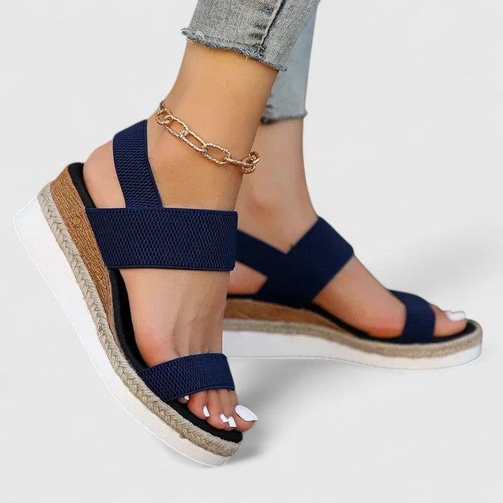 Lightweight women's sandals, ideal for walking, with arch support for lasting comfort.
