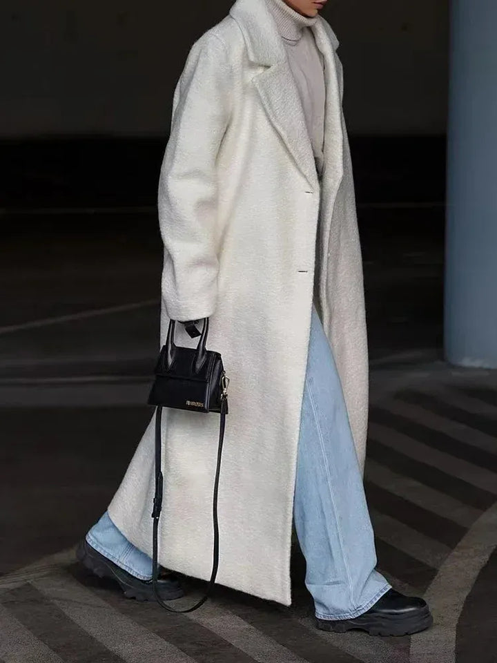 Warm women's oversized long coat, perfect for winter outerwear. Features a relaxed fit for cozy, chic layering.