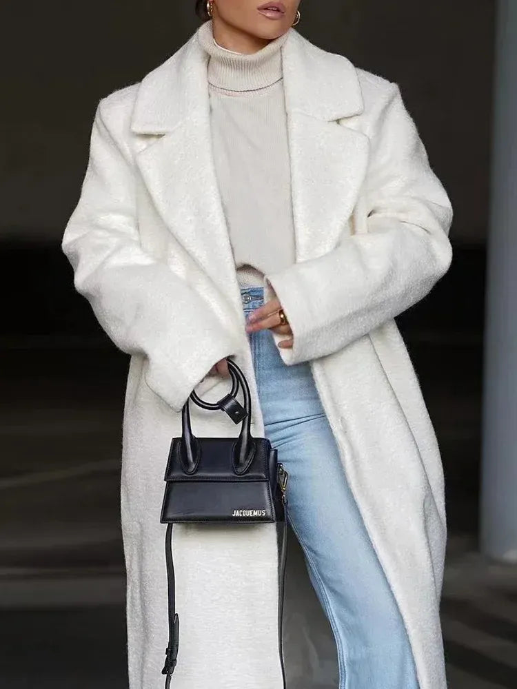 Versatile women's long oversized coat. Elevate your autumn fashion with this chic, cozy layering piece.