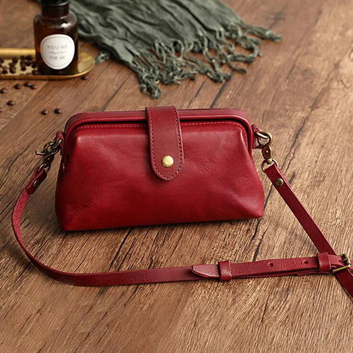 Fashionable women's vintage doctor bag style handbag. PU leather shoulder and crossbody bag for stylish use.