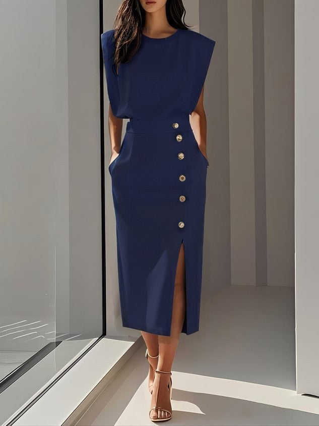 A-line women's midi dress, sleeveless, button-front, round neck, a chic and versatile everyday outfit.