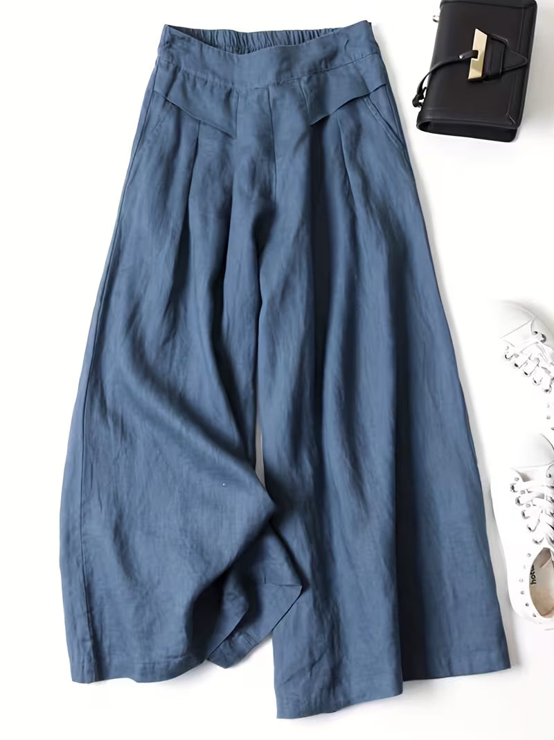 Chic women's wide-leg pants in a relaxed fit, offering comfort and modern style.