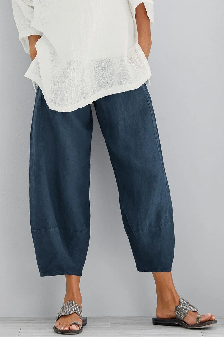 Chic women's wide leg cropped trousers, perfect for versatile casual wear. Comfortable everyday fashion with pockets.