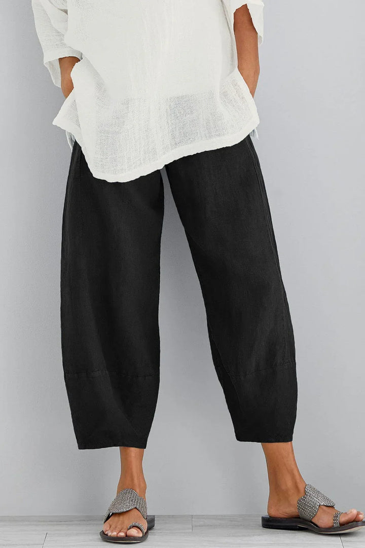 Comfortable wide leg cropped trousers for women, ideal for chic casual wear. Effortlessly stylish everyday pants.