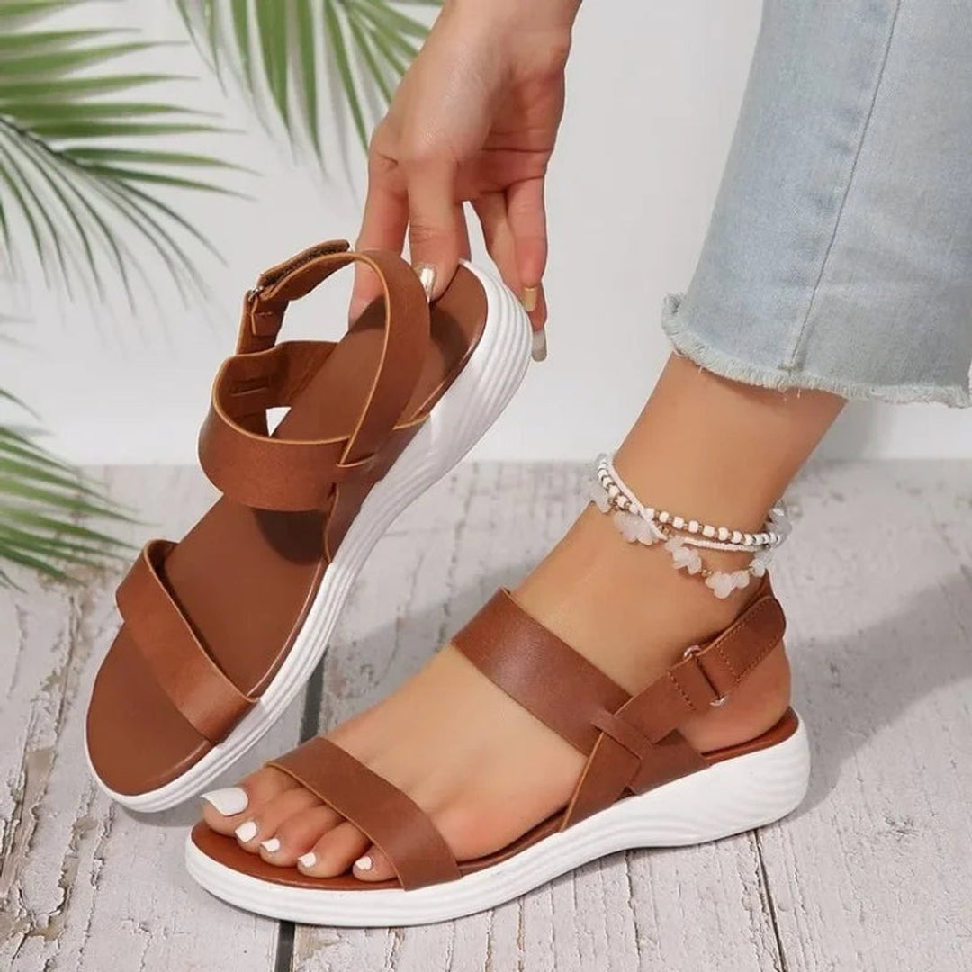 Women's chunky flatform sandals with adjustable ankle strap, perfect for casual summer style.