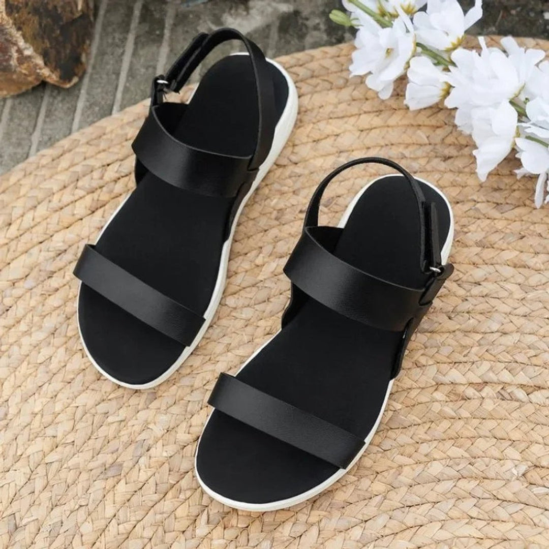Fashionable women's chunky flatform sandals, versatile with adjustable strap, perfect for summer comfort.