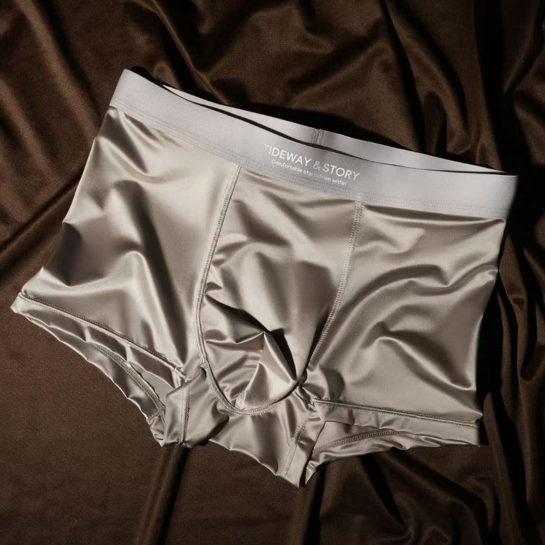 Lightweight men's boxer shorts with a relaxed fit for ultimate comfort. Ideal luxury underwear for daily wear.