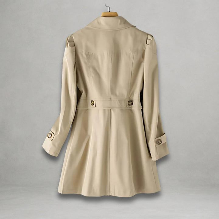 Versatile women's single-breasted trench coat, ideal transitional jacket for elegant outerwear & city fashion.