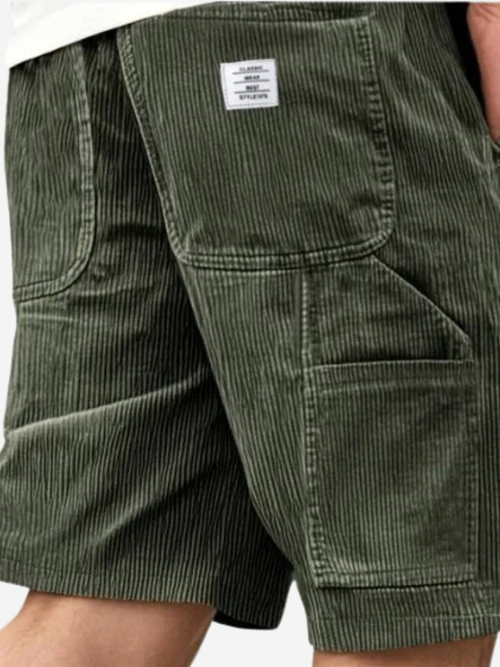 Men's relaxed straight-cut cargo shorts for everyday comfort and casual wear.