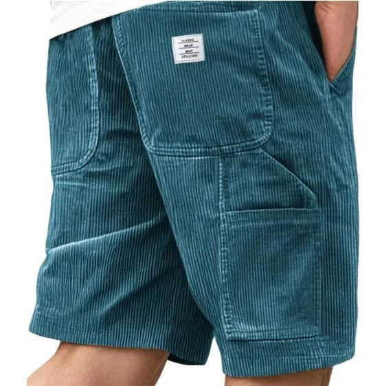 Stylish men's relaxed cargo shorts, straight cut, excellent for summer casual wear.