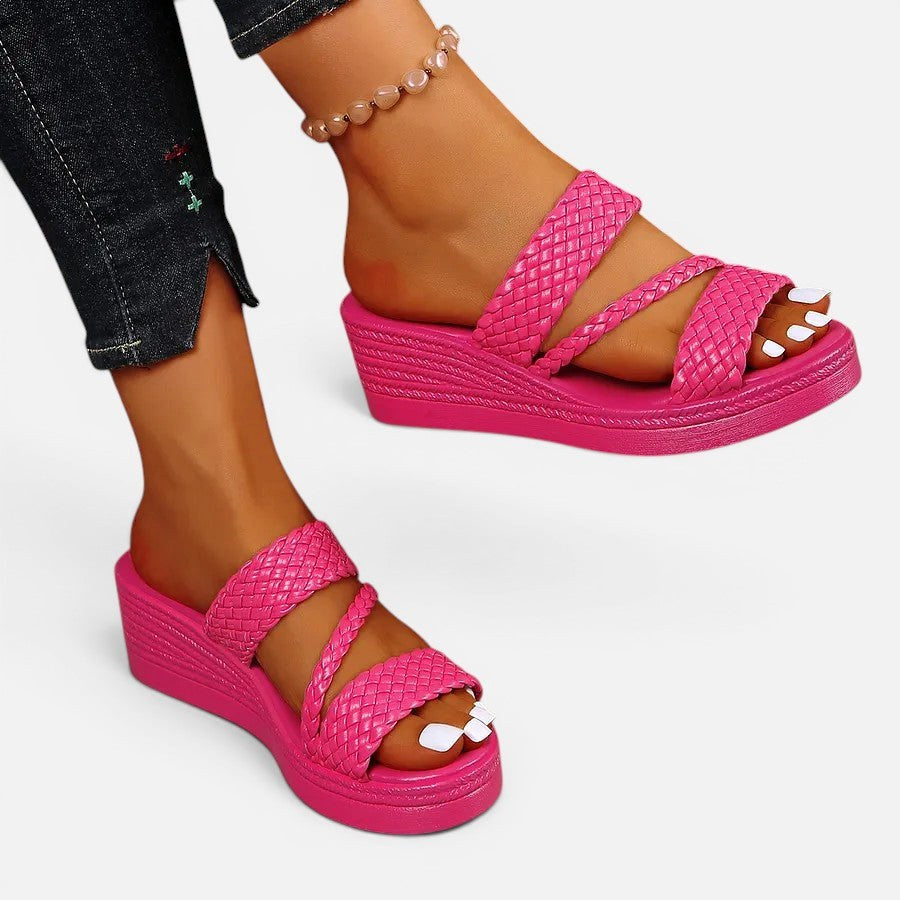 Trendy women's Ainsley sandals with padded platform, easy slip-on for any casual occasion.