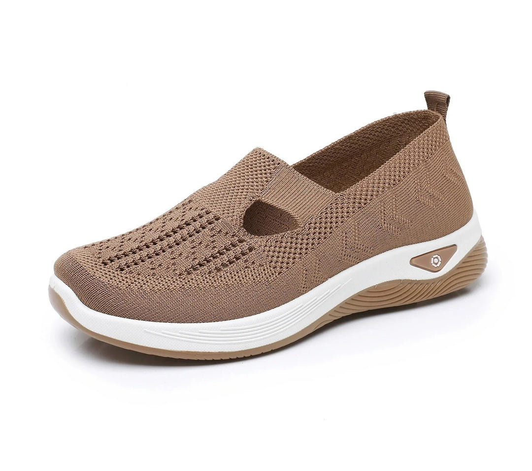 Comfortable women's slip-on shoes, airy and breathable, ideal for casual everyday wear.