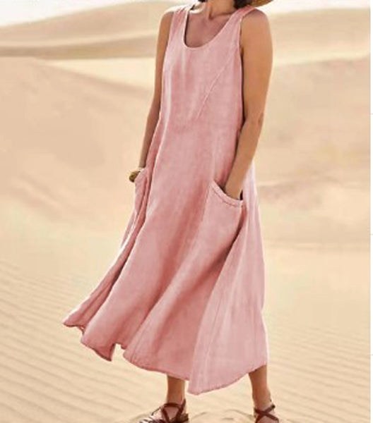 Stylish women's relaxed dress featuring a comfortable fit and useful pockets for daily wear.