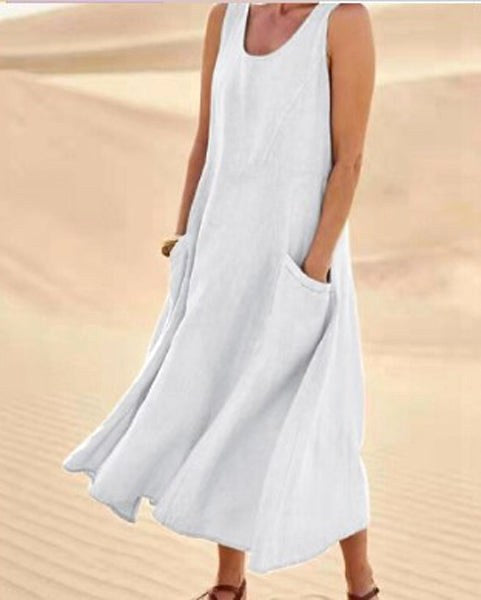 Soft, comfortable women's relaxed dress with practical pockets, ideal for daily wear.