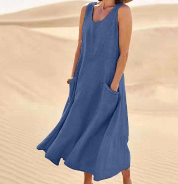 Everyday women's dress with a relaxed fit and convenient pockets for comfort and ease.