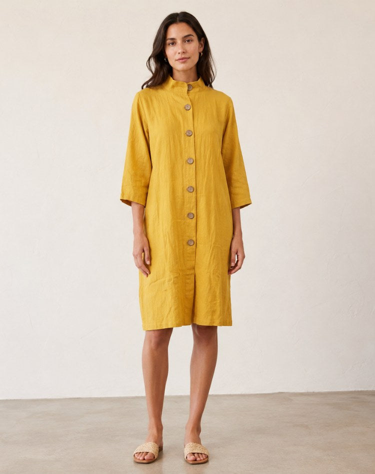 Chic women's button-front midi dress with a relaxed collar & soft fabric, perfect for easy spring & summer fashion.