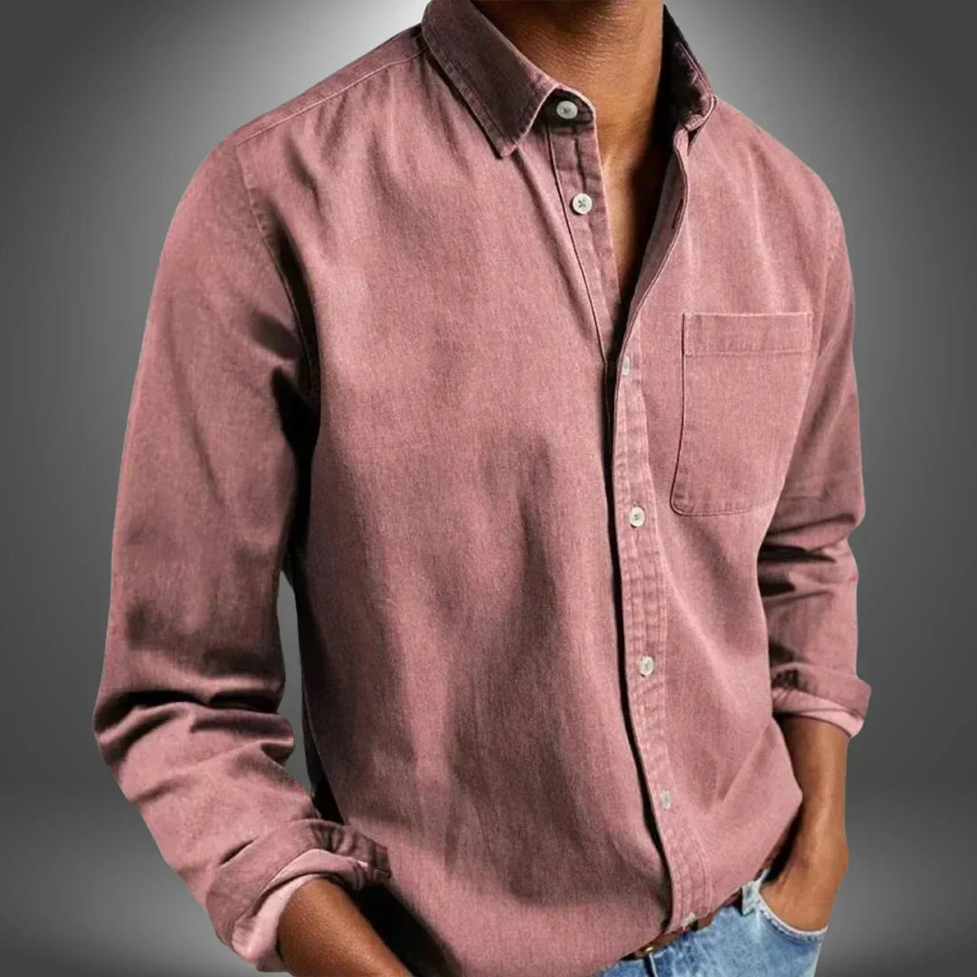 Comfortable Men's Breathable Shirt. Regular fit, long sleeve design. A versatile button-down for everyday fashion.
