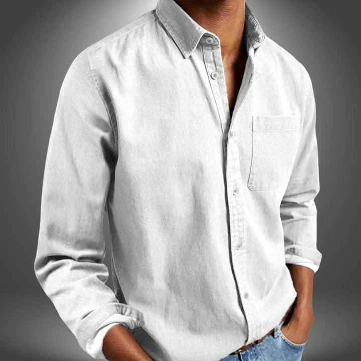 Detail of the breathable fabric on a Men's Regular Fit Button-Down Shirt. Ideal comfort & style for daily wear.