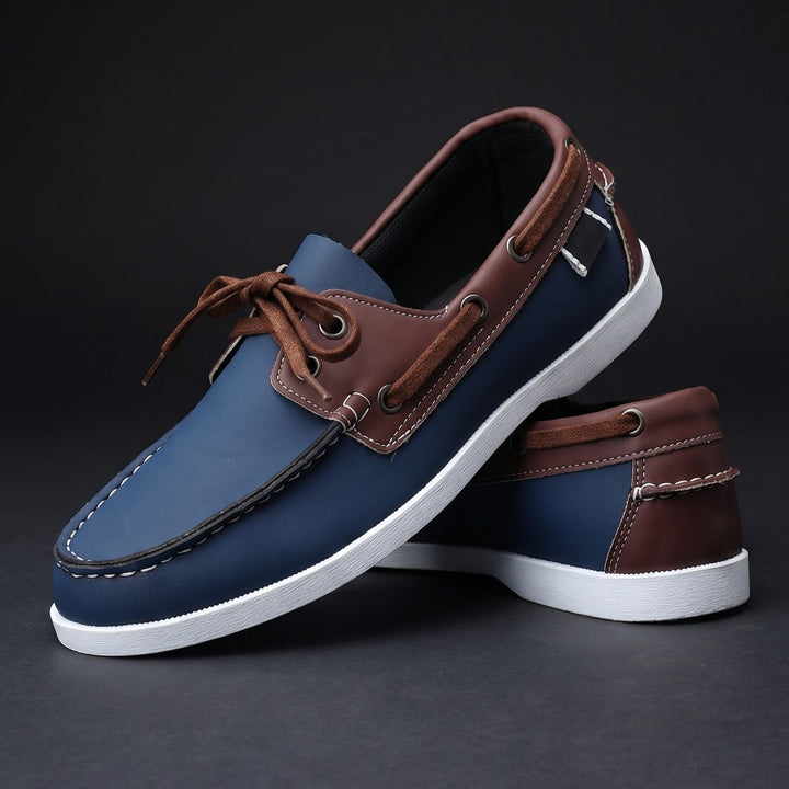 Men's two-tone lightweight boat shoes with a relaxed fit. Perfect for nautical style & summer comfort.