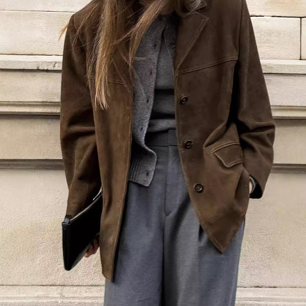 Chic women's one-button blazer, sophisticated outerwear for a modern, versatile wardrobe.