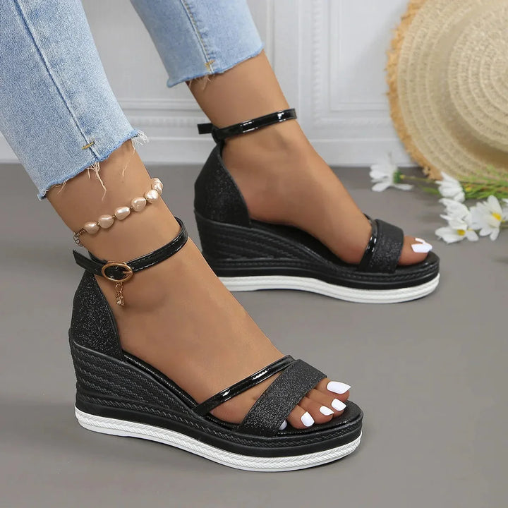 Stylish women's open-toe wedge sandals with orthopedic support, ideal for all-day comfort.