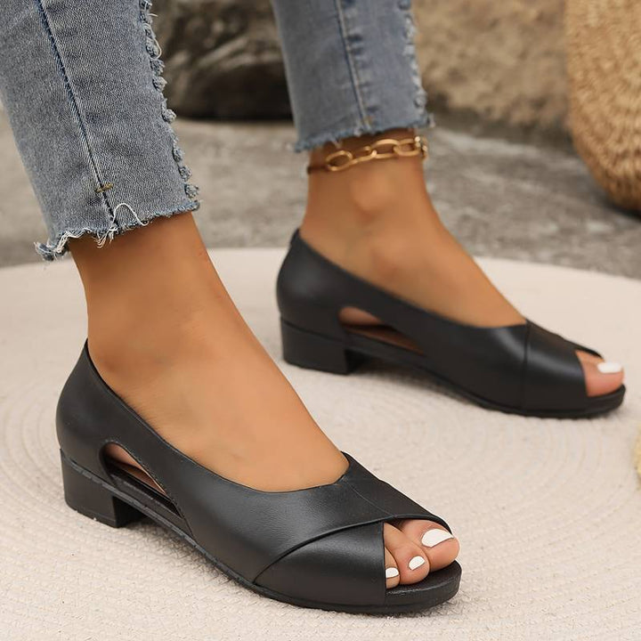 Stylish women's comfort sandals with arch support. Perfect orthopedic footwear for relieving foot pain in summer.