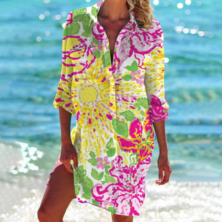 Fashionable women's tie-dye top, short sleeve, relaxed fit, ideal for summer leisure, beachwear & resort style.