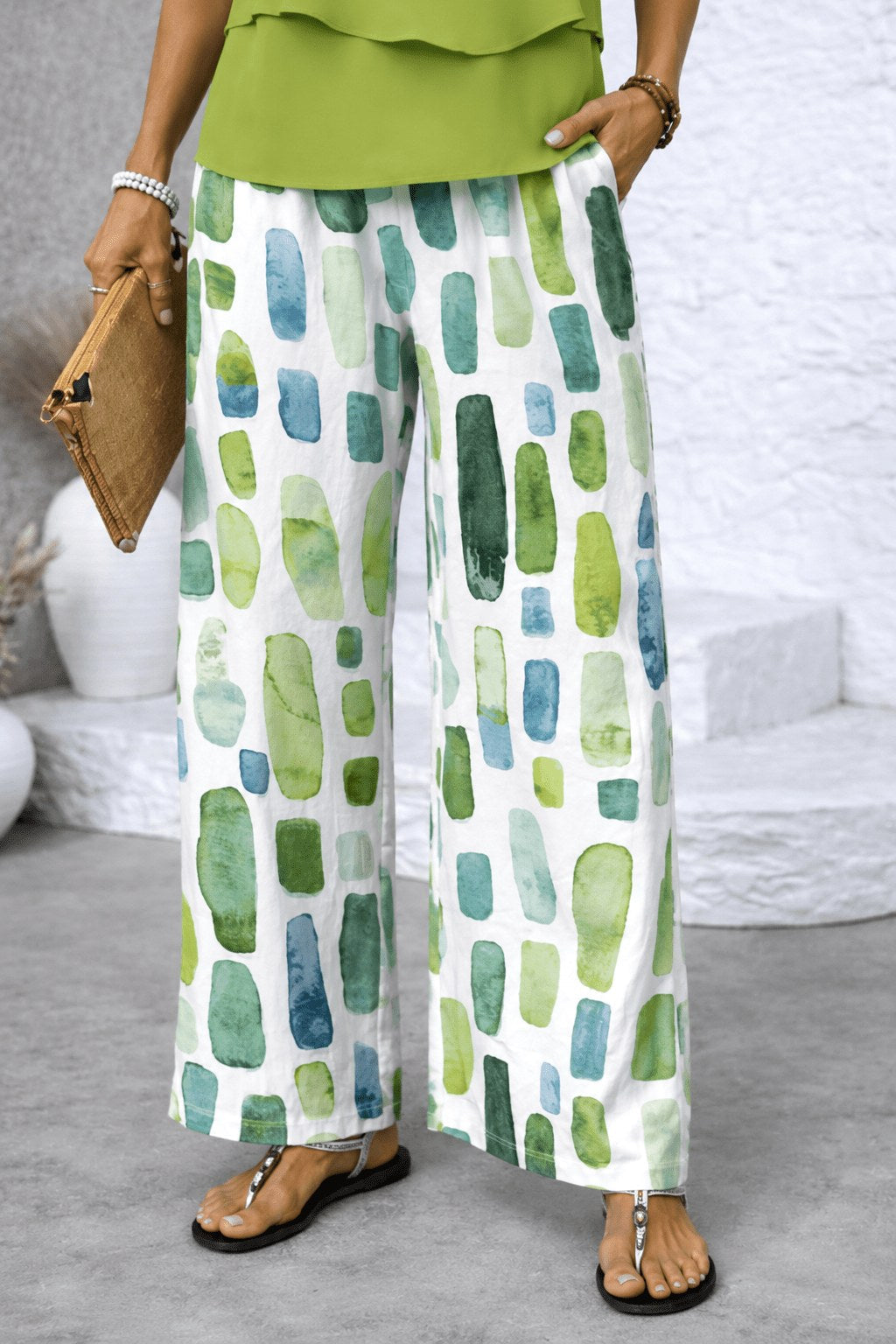 Chic women's sleeveless printed wide-leg two-piece set. A comfortable and stylish lounge set for everyday.