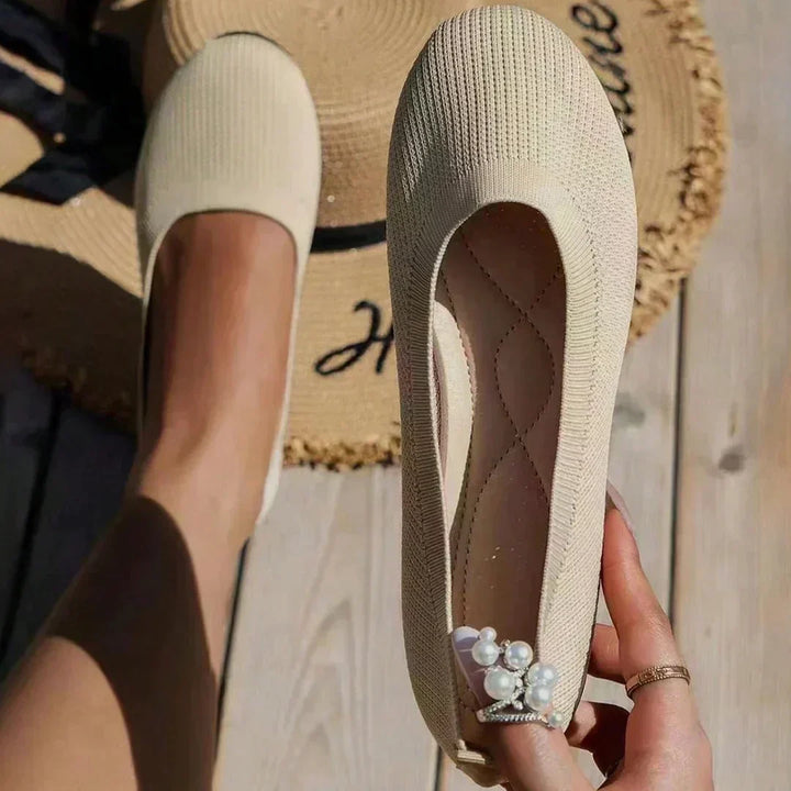Breathable women's comfort walking shoes with arch support, perfect for all-day wear.