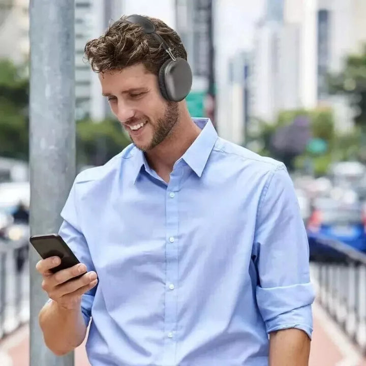 Comfortable wireless noise-cancelling headphones delivering rich HiFi sound.