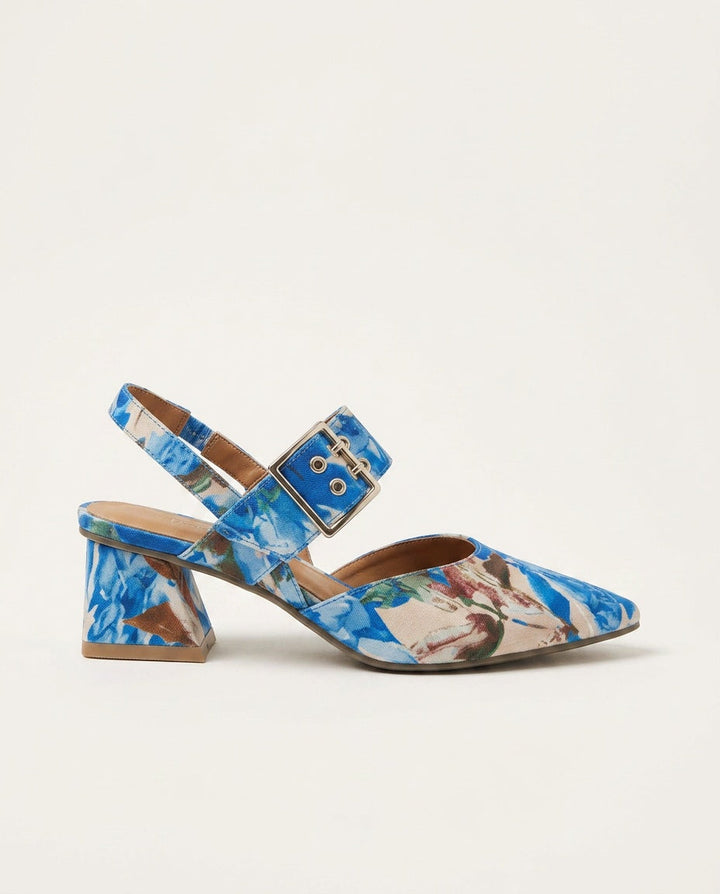 Effortless style with these women's pointed toe slingback block heels, a fashion essential.