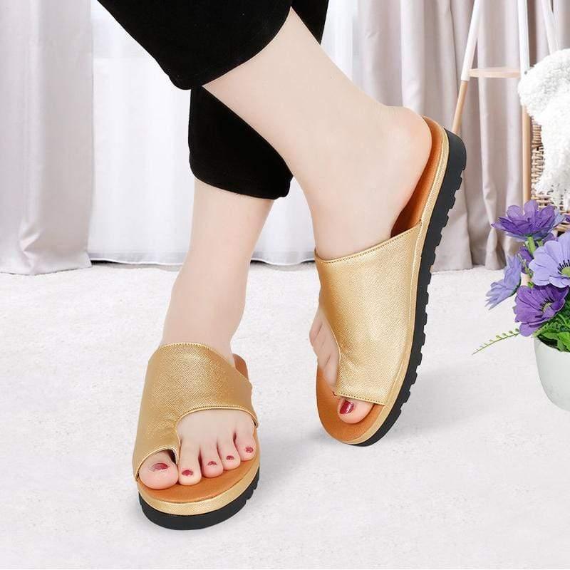 Metallic women's bunion sandals, adjustable strap and wide fit for all-day comfort.