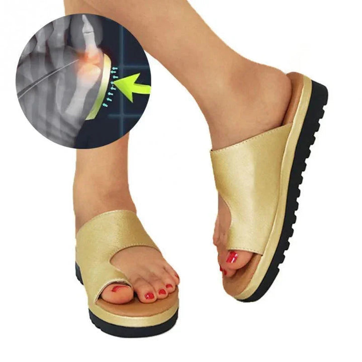 Slip-on women's comfort platform sandals, designed for effective bunion support.