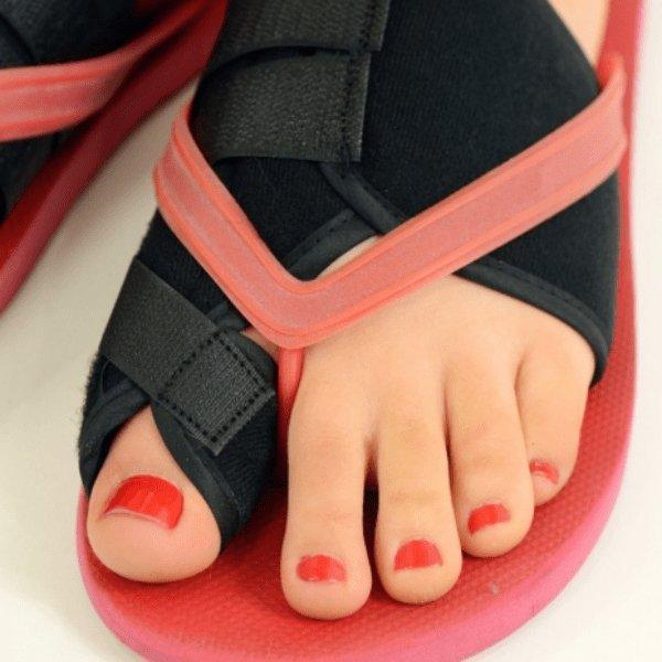 Supportive bunion corrector designed for effective toe alignment, hallux valgus and foot pain relief.