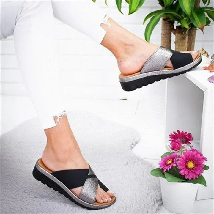 Stylish summer women's bunion sandals with a wide toe box, providing comfy foot support & pain relief.