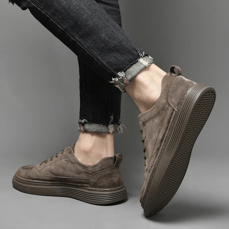Comfortable men's walking sneakers, ideal for everyday wear with a stylish modern look.
