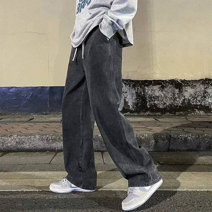 Trendy men's baggy jeans, wide-leg denim pants, relaxed fit for a modern casual streetwear look.