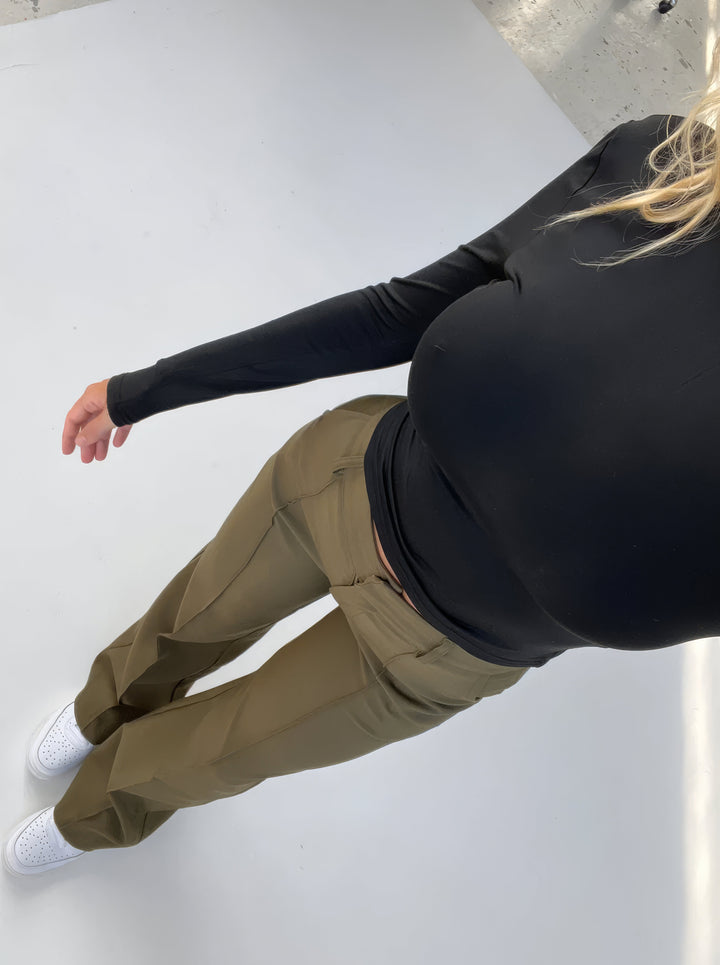 Stylish women's wide-leg trousers, a modern look for office casual or versatile fashion.