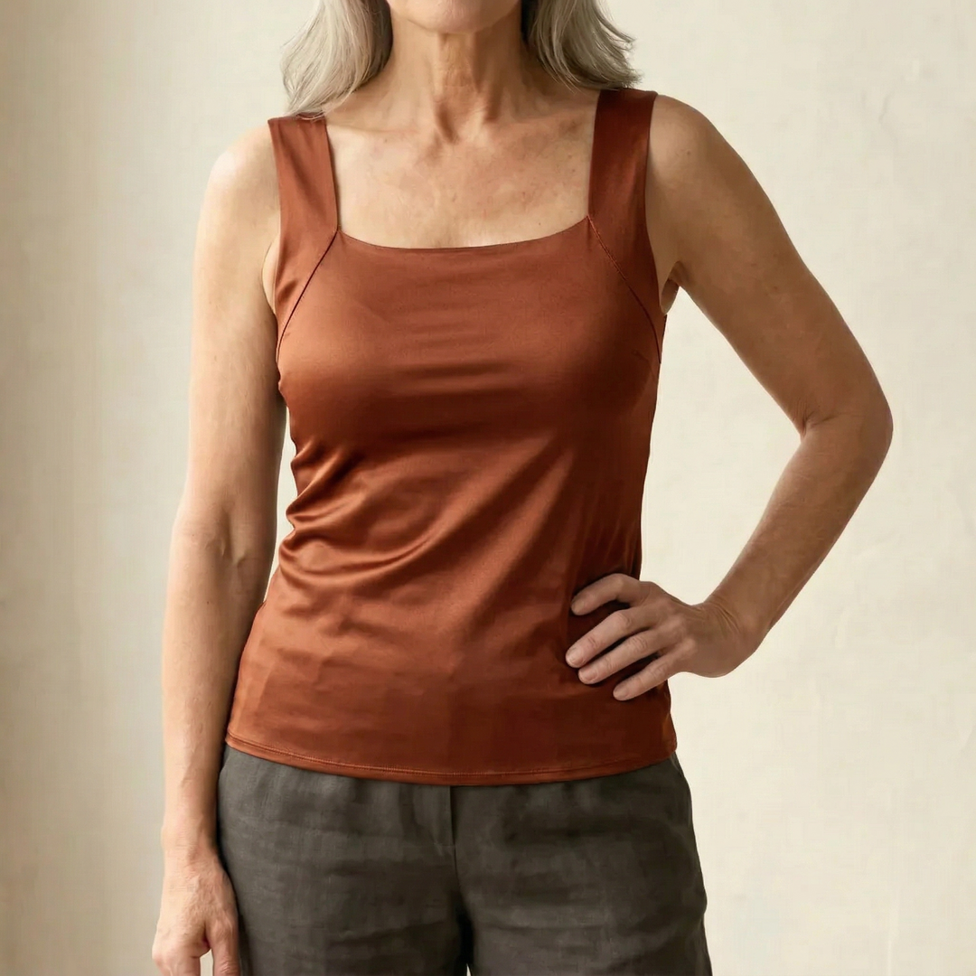 Casual women's square neck sleeveless tank top with built-in bra, ideal for summer.