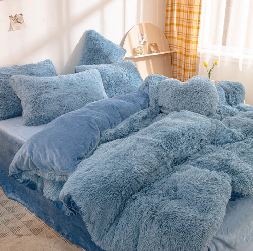 Cozy plush soft duvet cover, premium flannel bedding for ultimate bedroom comfort. Ideal for a luxurious winter feel.