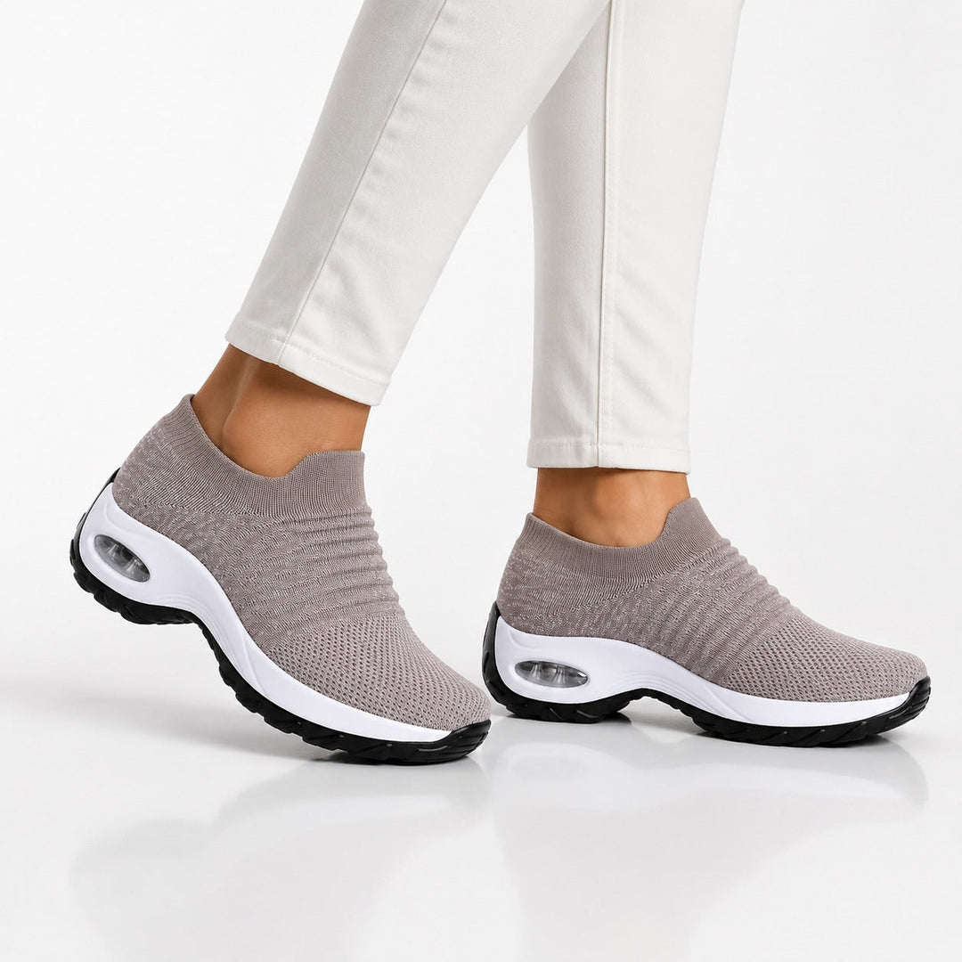 Ergonomic non-slip women's shoes for nurses, ensuring walking comfort & foot support.