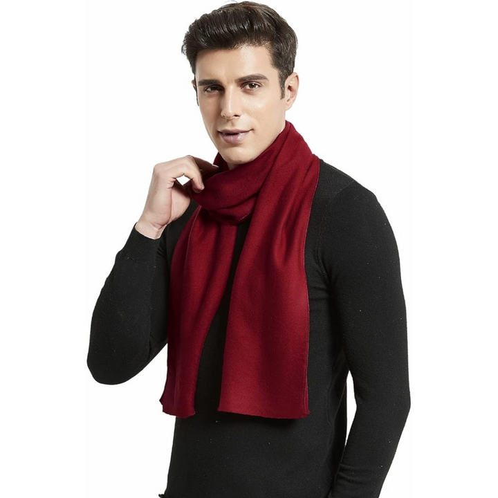 Exquisite men's cashmere scarf, a timeless and warm accessory for winter.