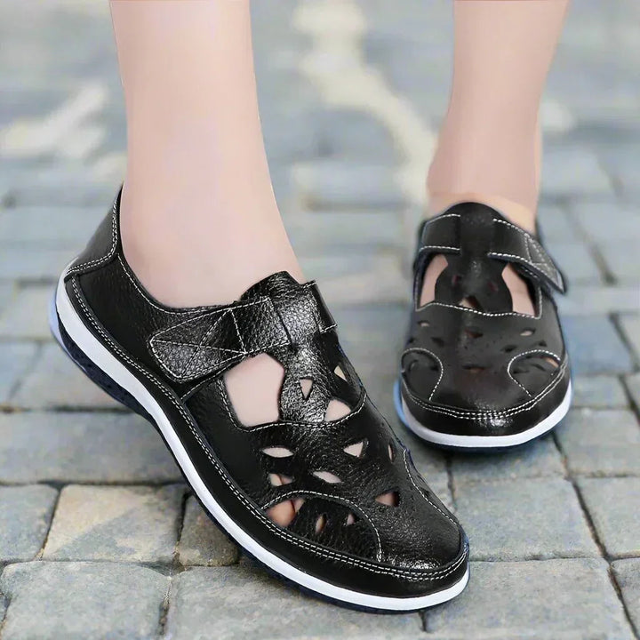 Women's closed-toe sandals, offering plantar fasciitis relief & arch support.