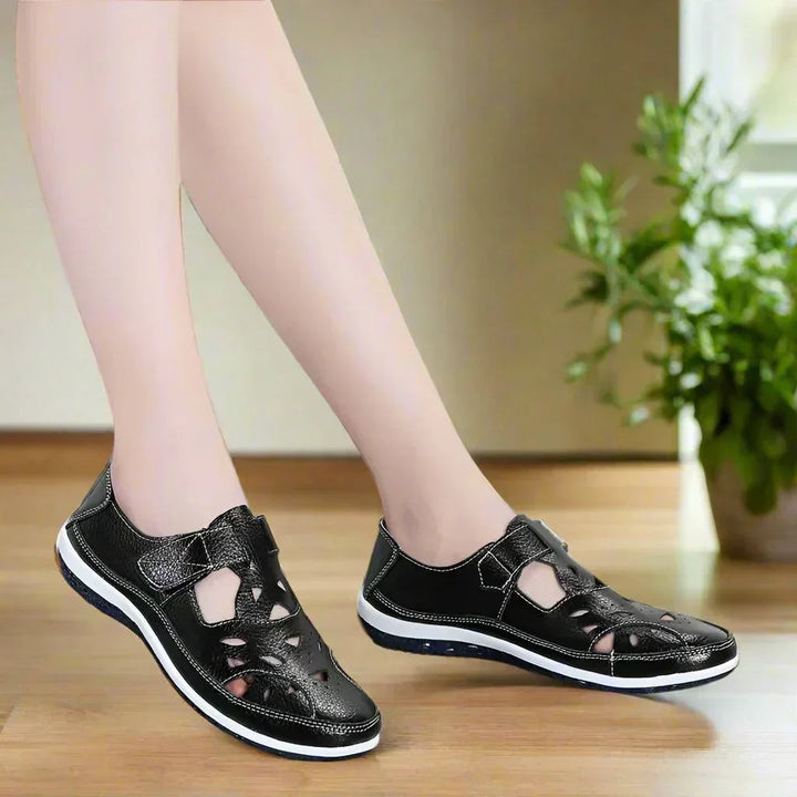 Women's walking closed-toe sandals, featuring arch support for all-day comfort.