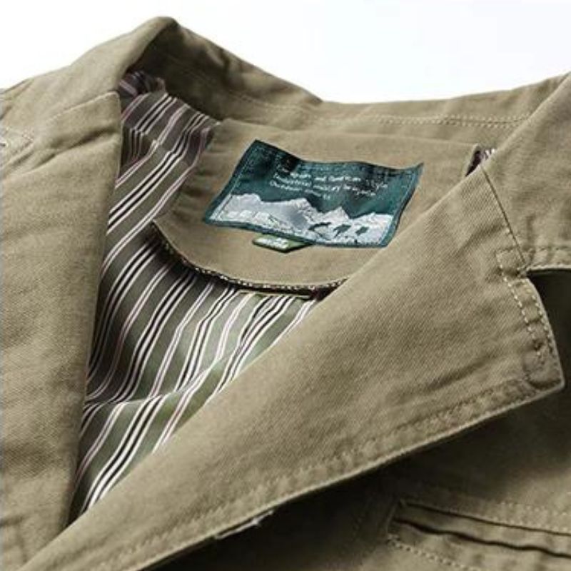 Men's modern casual blazer, a lightweight and comfortable jacket offering effortless style for everyday use.