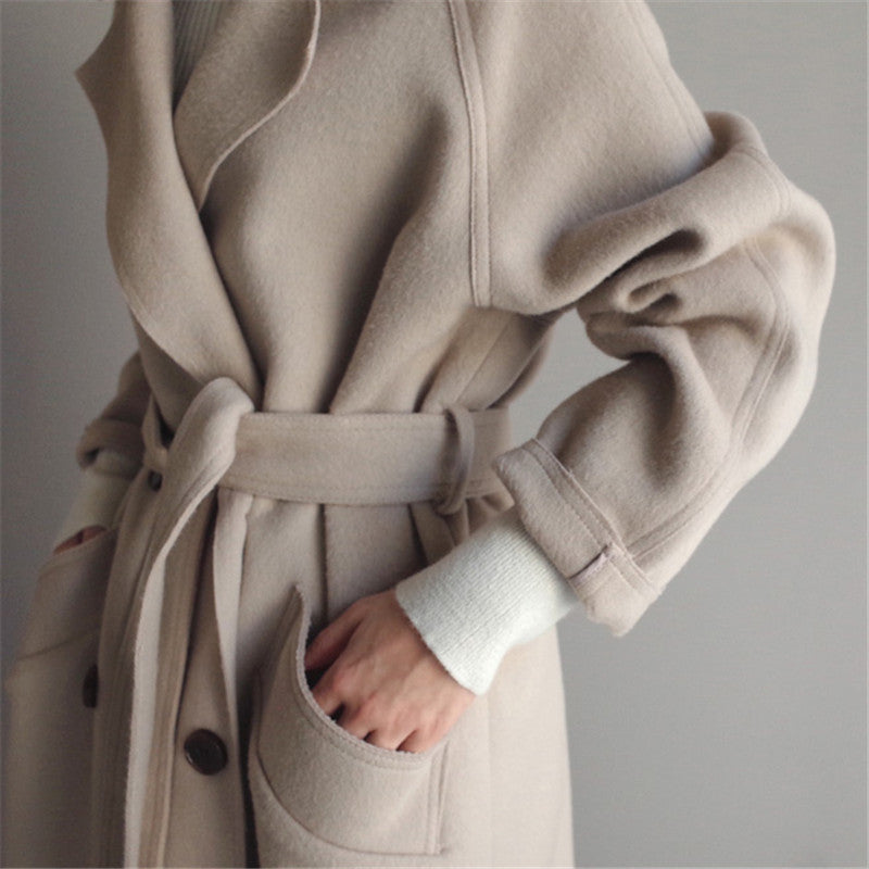 Casual women's long winter jacket in classic wool. Elegant everyday coat for warm and stylish fall fashion.