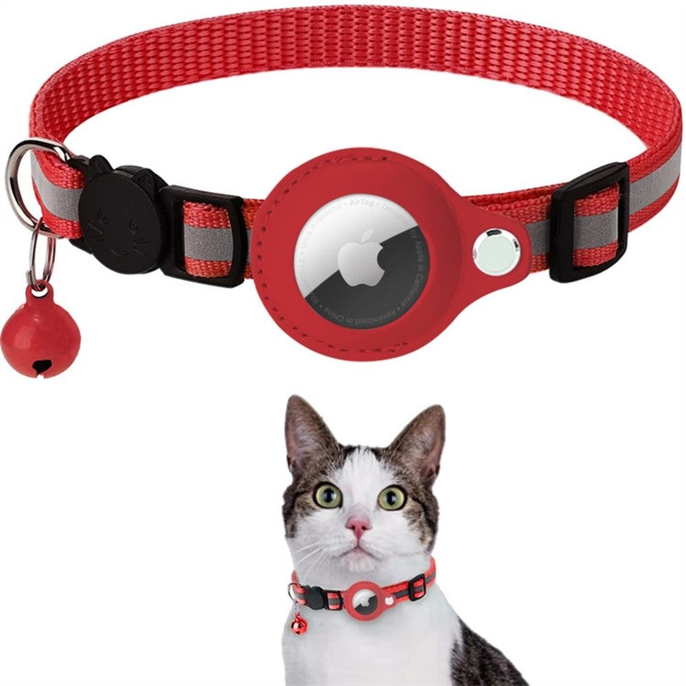Find your feline faster with this bright, reflective cat GPS tracker collar with a quick release buckle.