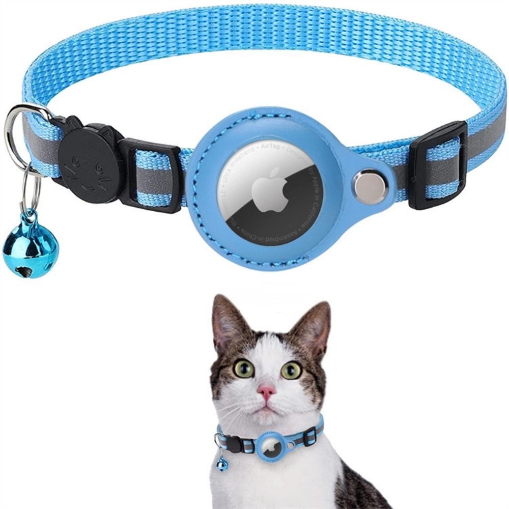 Essential cat accessory: A durable GPS tracker collar with reflective detailing for safe outdoor exploration.